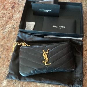 CASSANDRE SAINT LAURENT MATELASSÉ KEY WARE
ZIP TOP